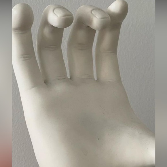 Hand shaped photo holder - Picture 2 of 4